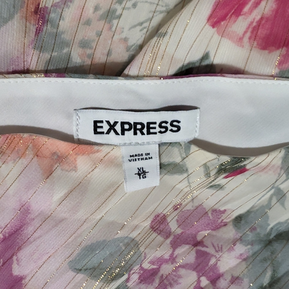 Express One Shoulder Floral Romper - Picture 8 of 12